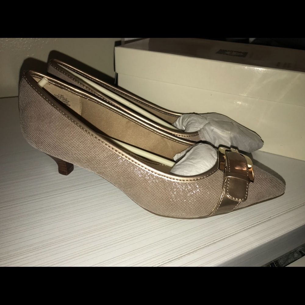 ‼️LAST CHANCE‼️ Anne Klein Akmuriele Heels